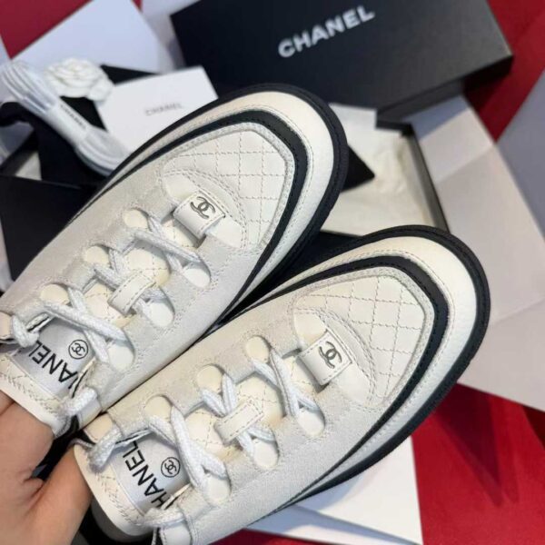 CHANEL Sneakers