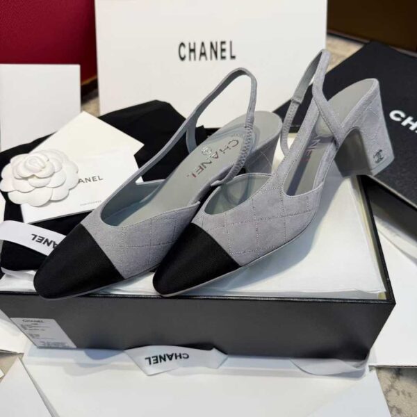 CHANEL 25C High heels