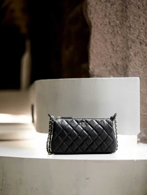 CHANEL Chain armpit bag