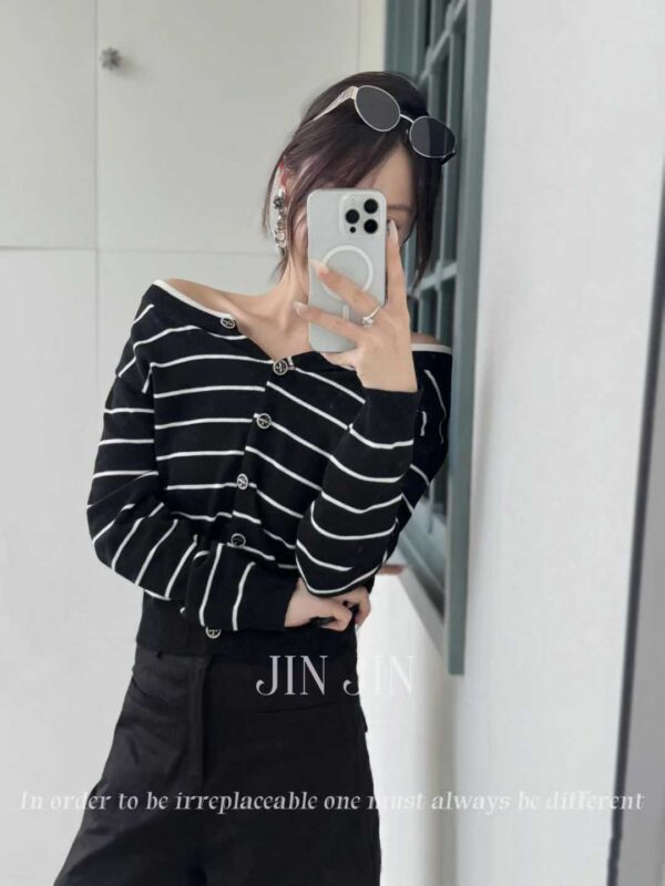 CHANEL Knitted cardigan