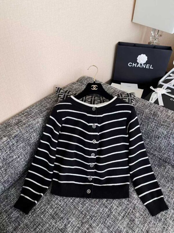 CHANEL Knitted cardigan