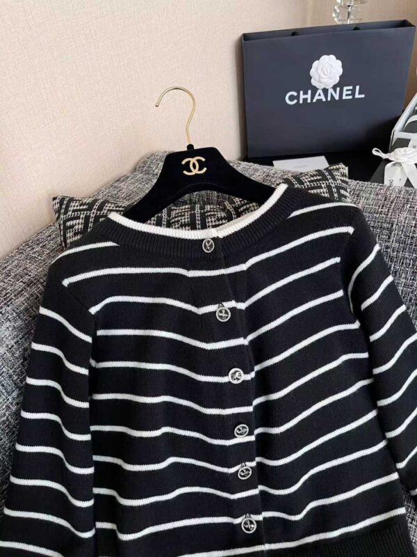 CHANEL Knitted cardigan