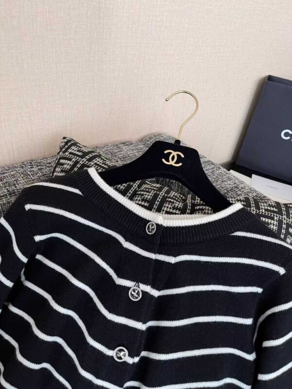 CHANEL Knitted cardigan