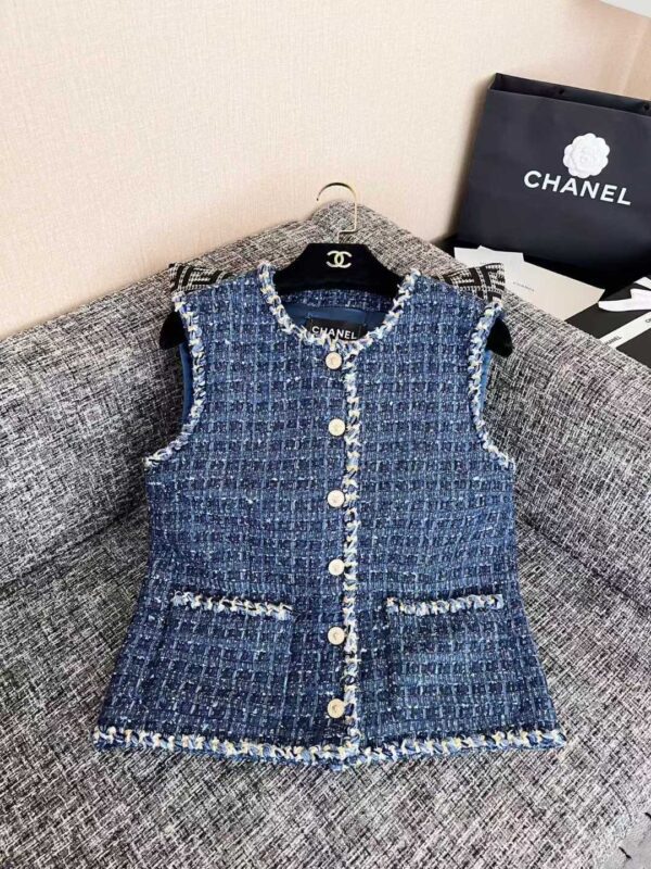 CHANEL Thick waistcoat