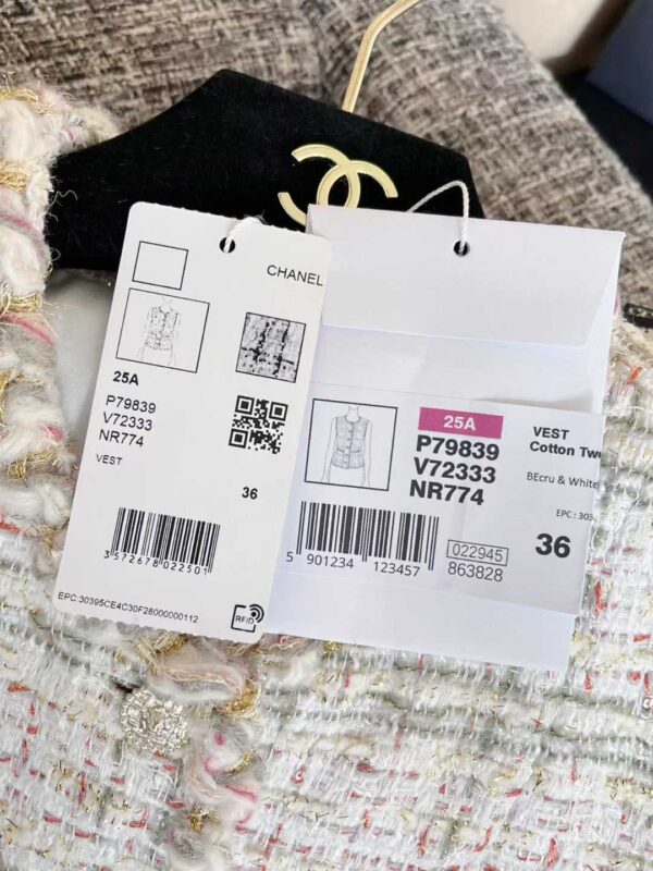 CHANEL Thick waistcoat