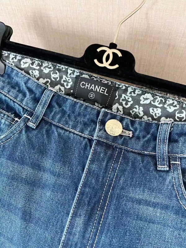 CHANEL Jeans