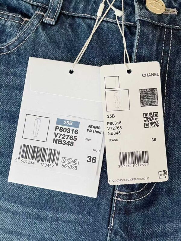 CHANEL Jeans