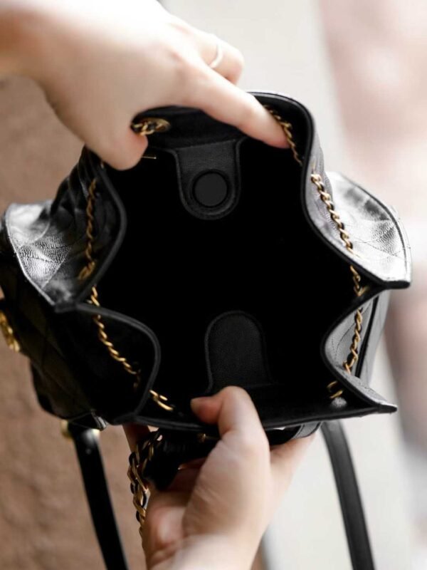 CHANEL 25 medium backpack