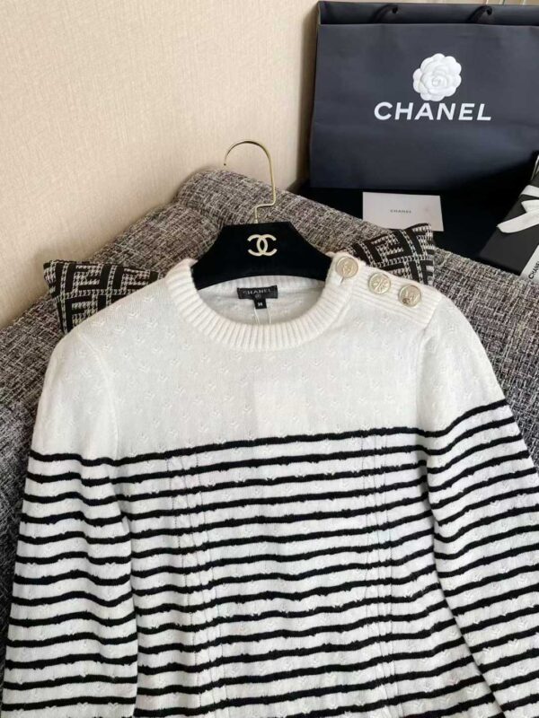 CHANEL Knitted sweaters
