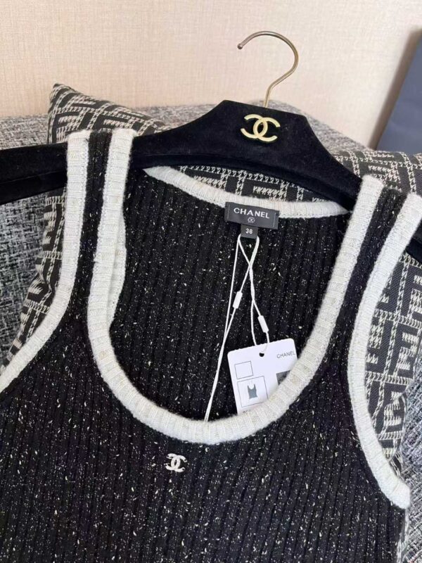 CHANEL Knitted vest