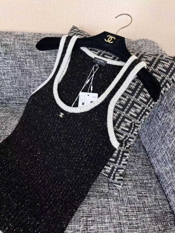 CHANEL Knitted vest
