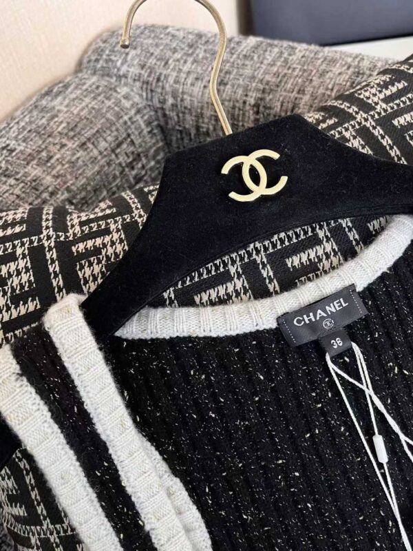 CHANEL Knitted vest
