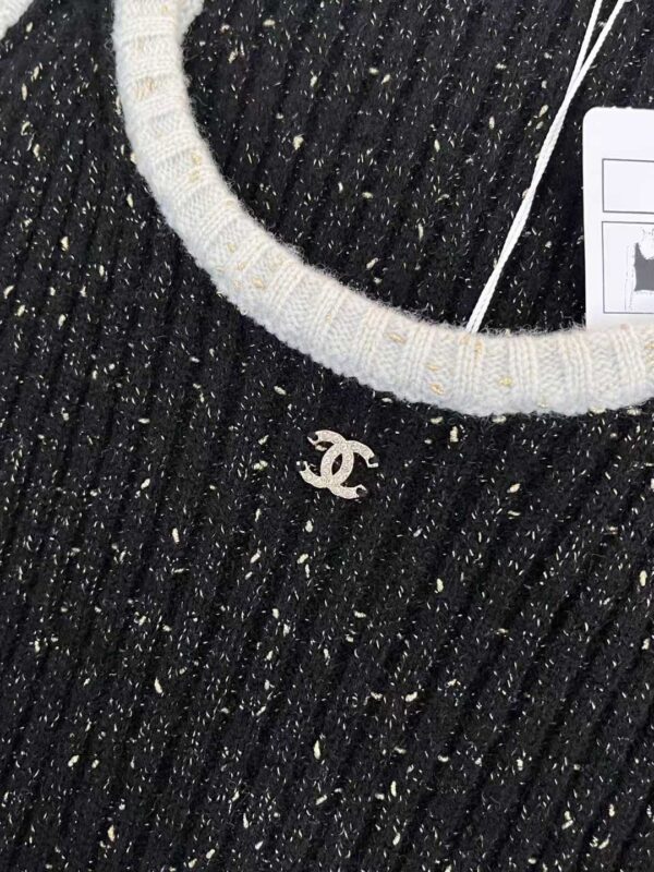 CHANEL Knitted vest