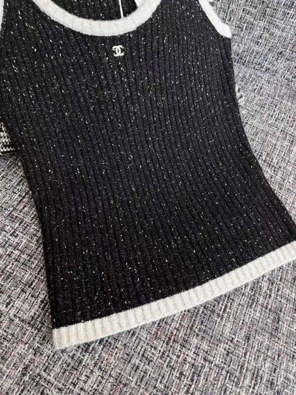 CHANEL Knitted vest