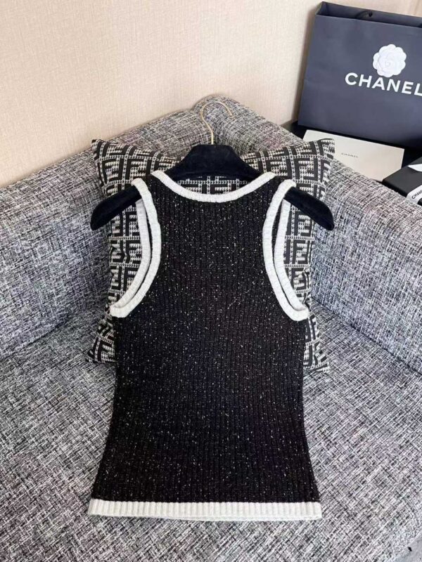 CHANEL Knitted vest