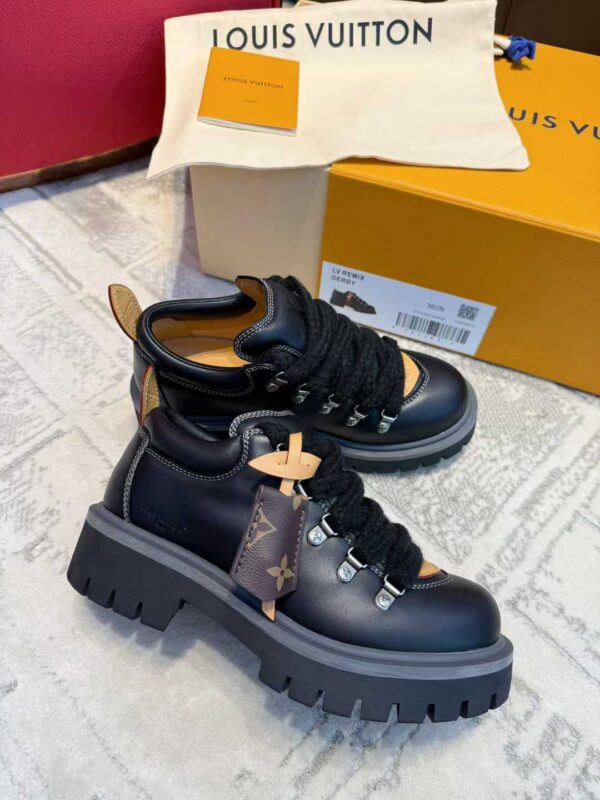 LOUIS VUITTON Vintage hiking boots