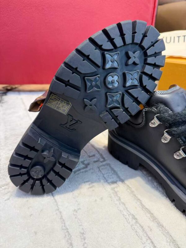 LOUIS VUITTON Vintage hiking boots