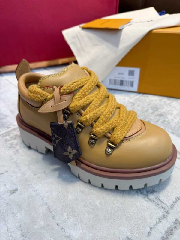 LOUIS VUITTON Vintage hiking boots