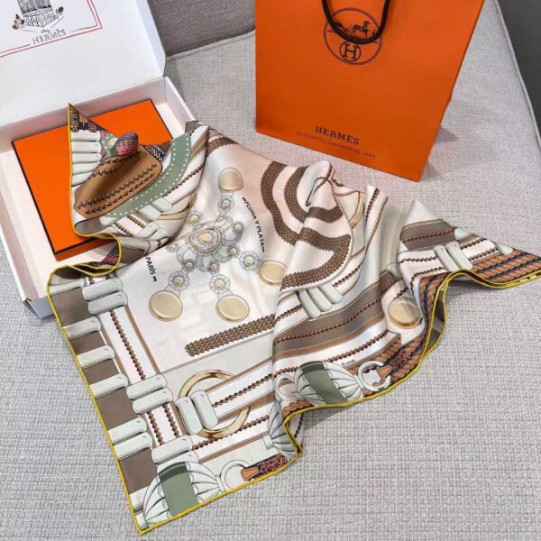 HERMES Silk scarf
