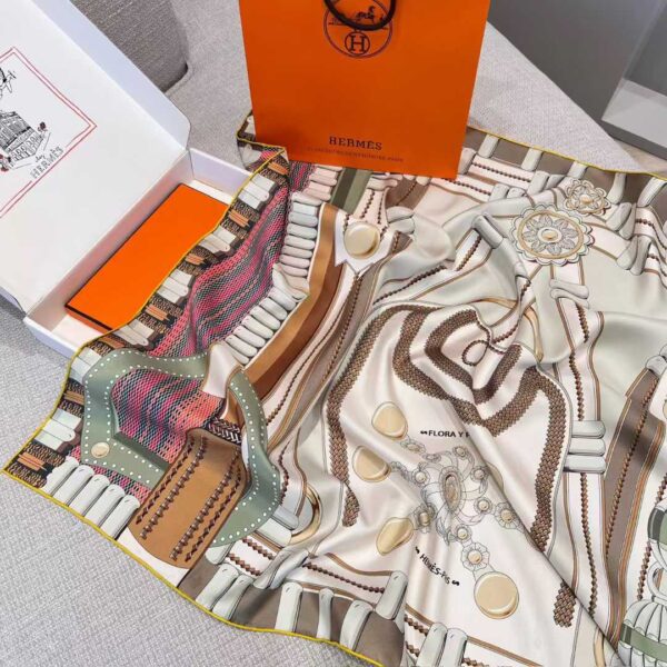 HERMES Silk scarf