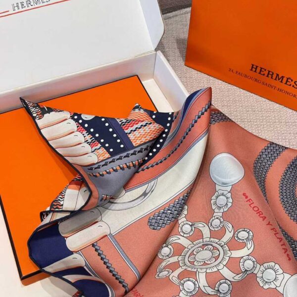 HERMES Silk scarf