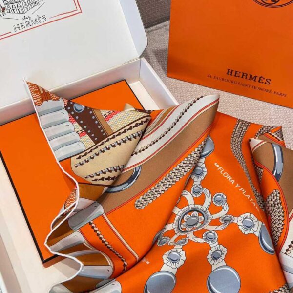 HERMES Silk scarf