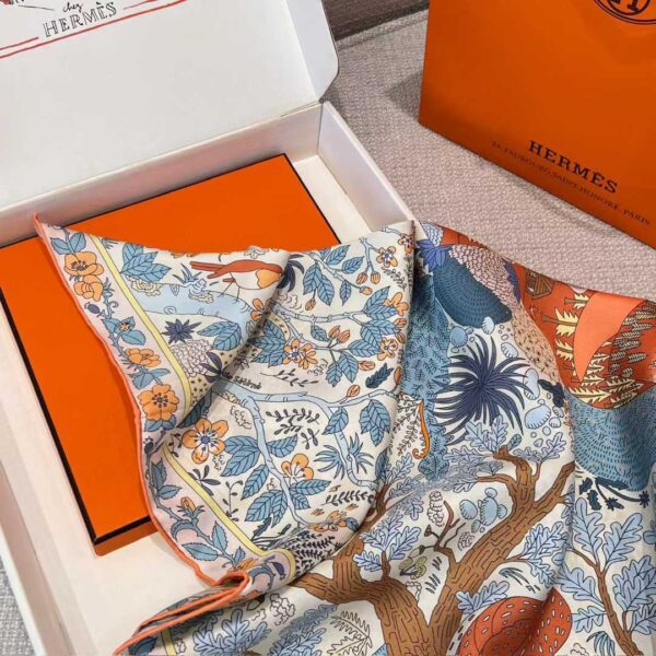 HERMES Silk scarf