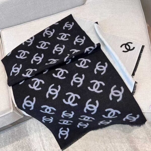 CHANEL Scarf