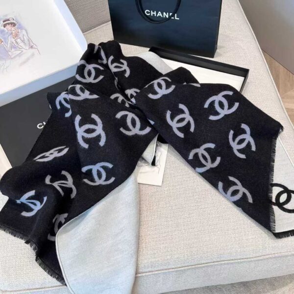 CHANEL Scarf