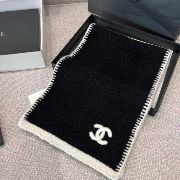 CHANEL Tweed knitted cashmere set