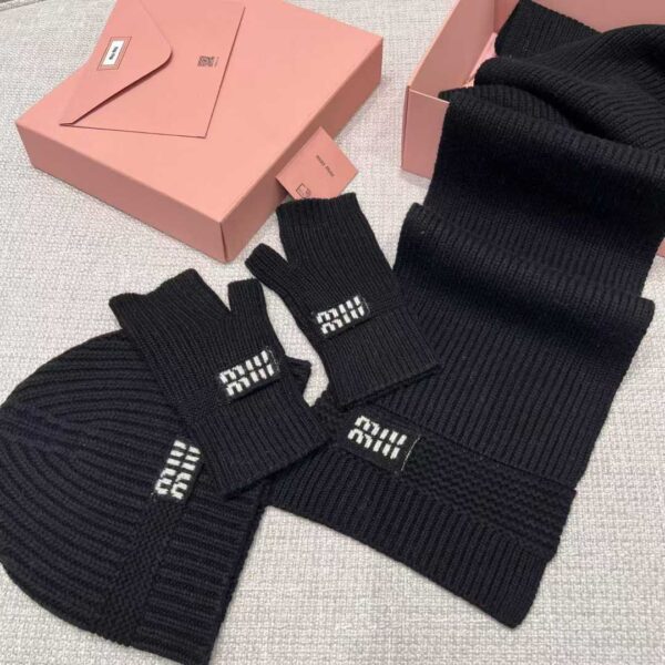 MIUMIU Knitted three-piece set