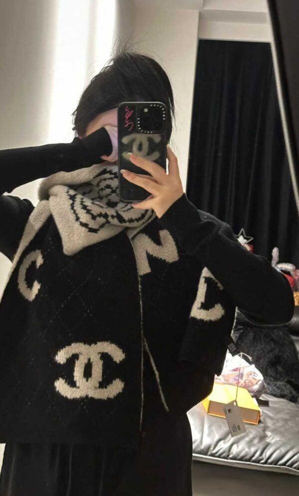 CHANEL Scarf
