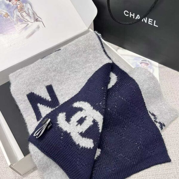 CHANEL Scarf