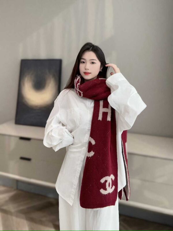CHANEL Scarf