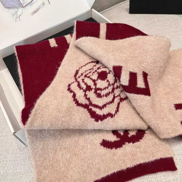 CHANEL Scarf
