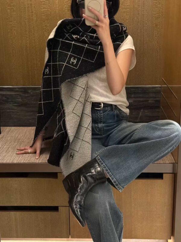 CHANEL Scarf