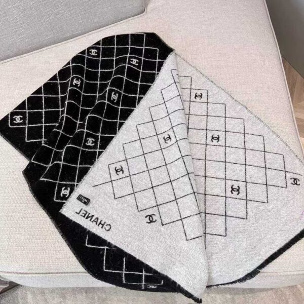 CHANEL Scarf