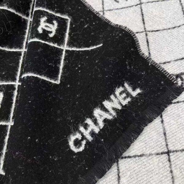 CHANEL Scarf