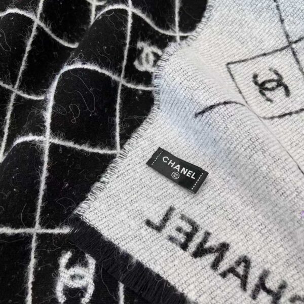 CHANEL Scarf