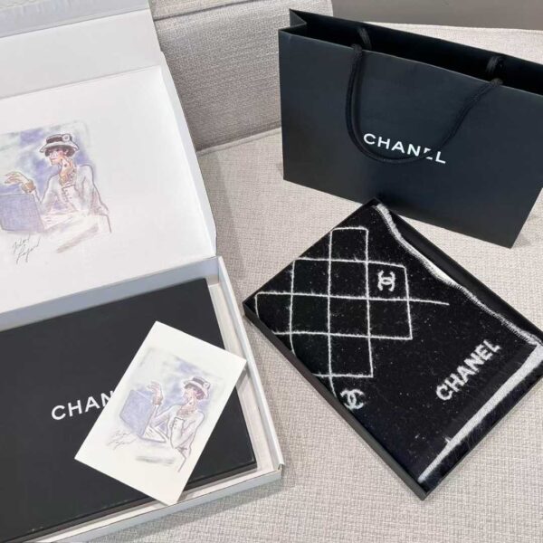 CHANEL Scarf