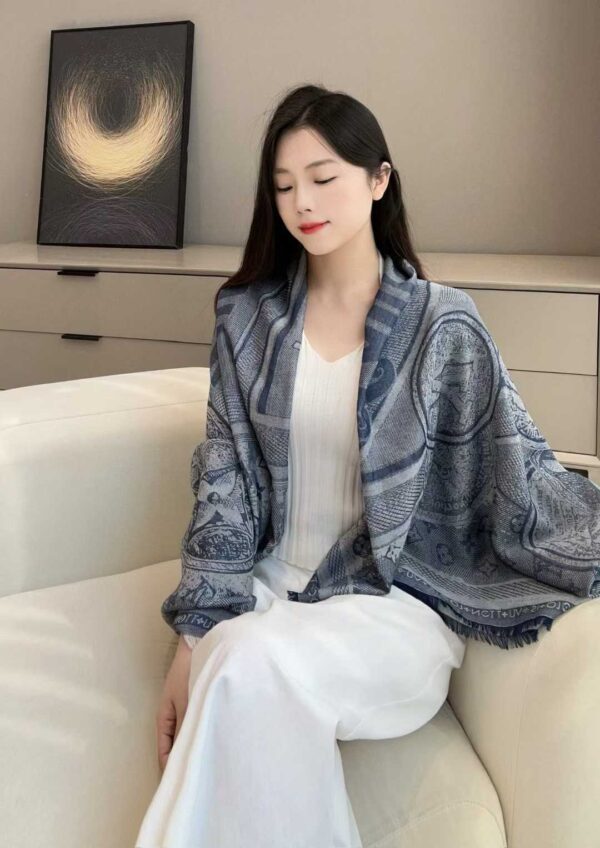 LOUIS VUITTON Shawl