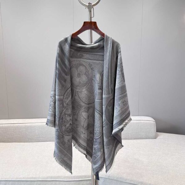 LOUIS VUITTON  Shawl