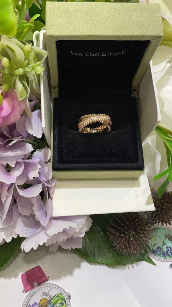 Van Cleef & Arpels ring