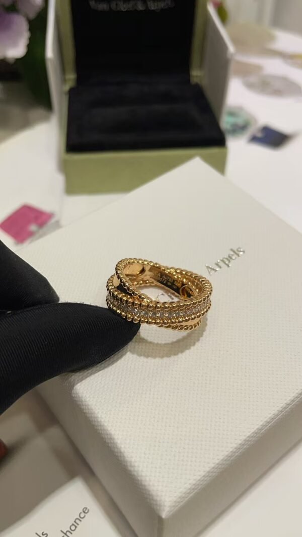 Van Cleef & Arpels ring