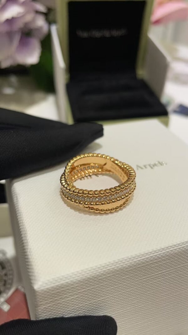Van Cleef & Arpels ring