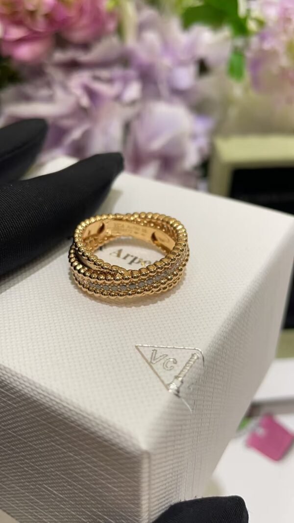 Van Cleef & Arpels ring