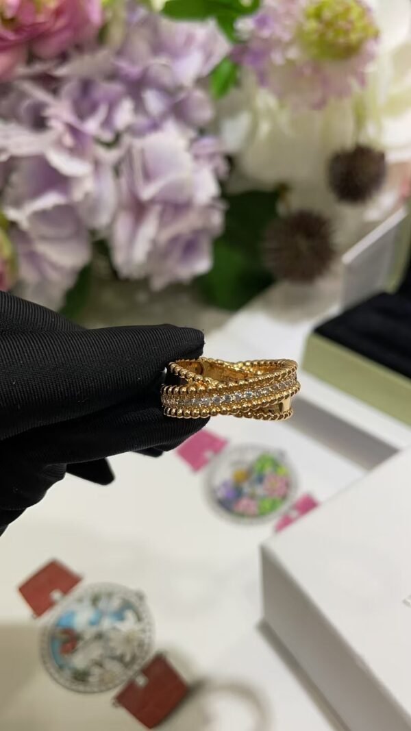 Van Cleef & Arpels ring