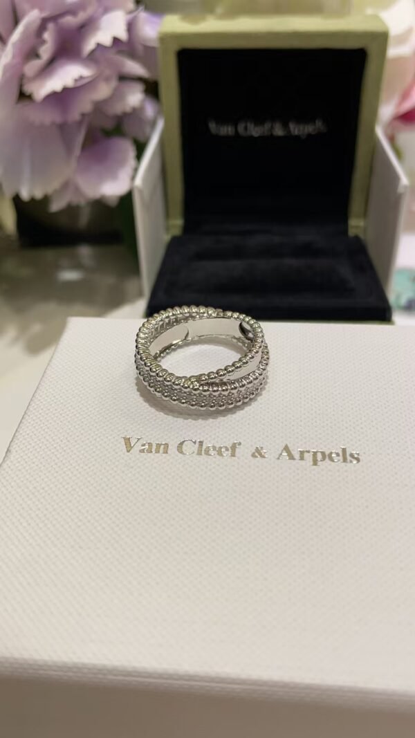 Van Cleef & Arpels ring