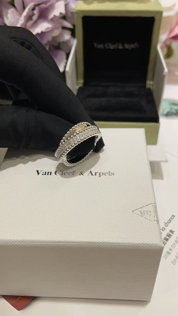Van Cleef & Arpels ring