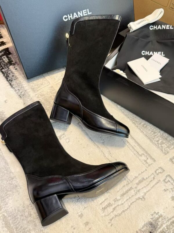 CHANEL 25A Short boots
